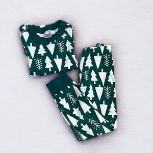 Hanna Andersson Green and White Tree Print Pajama Set Kids Size 4